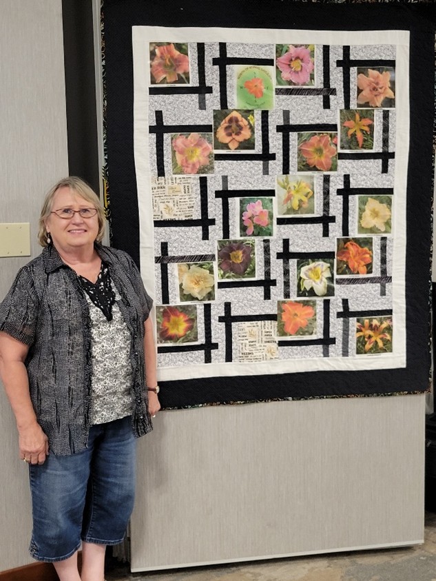 Faye Kroh made a beautiful daylily quilt for the auction.